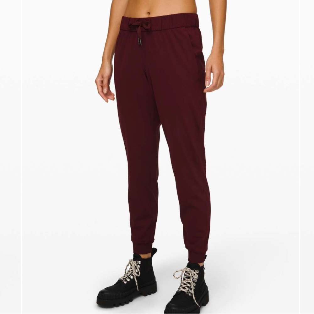 Lululemon On the Fly Jogger in Garnet